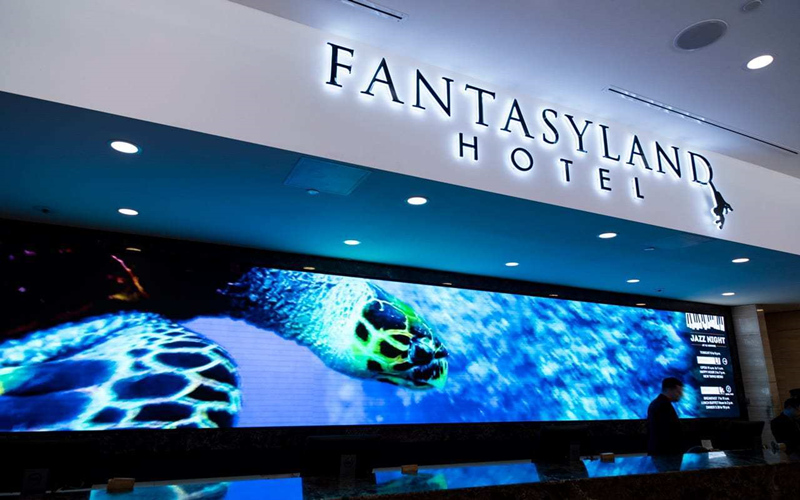Hotel lobby LED wall case sharing