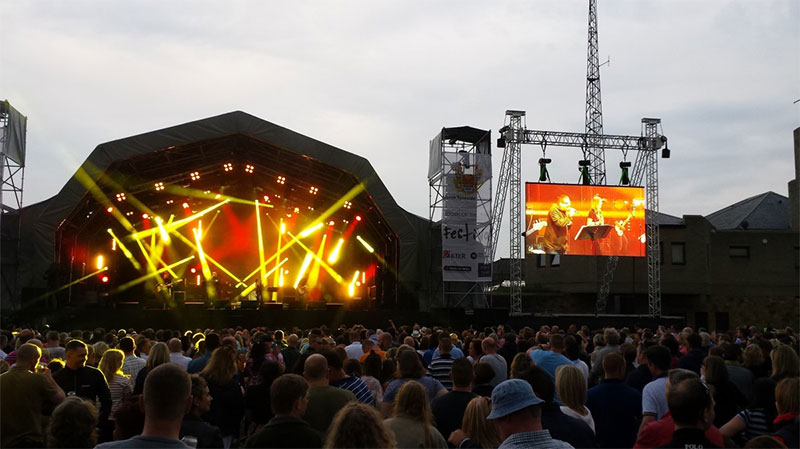 outdoor-stage-LED-wall