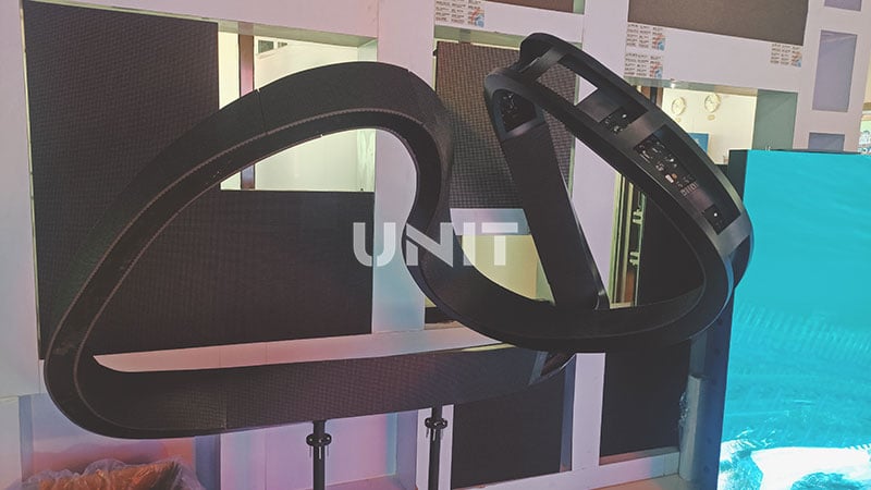 Möbius-strip-led-screen