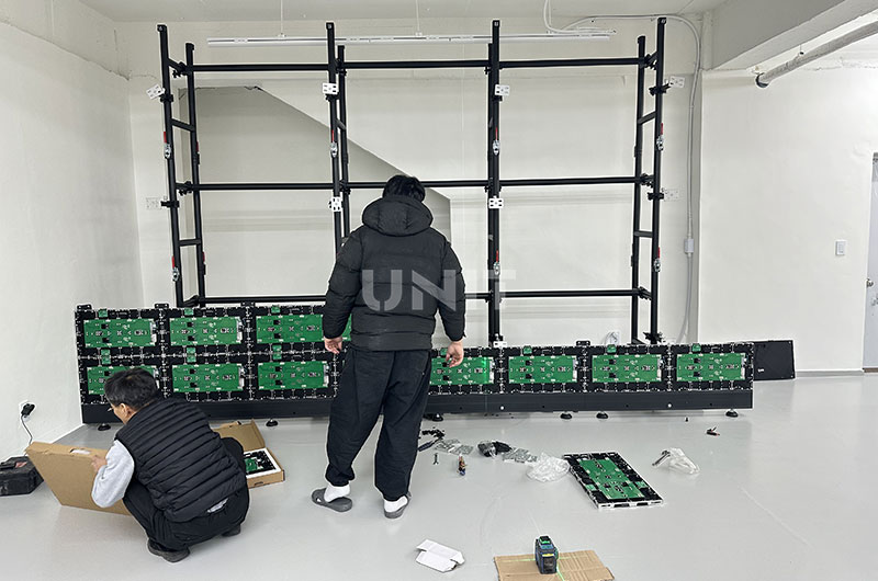 indoor-LED-cabinet-installation