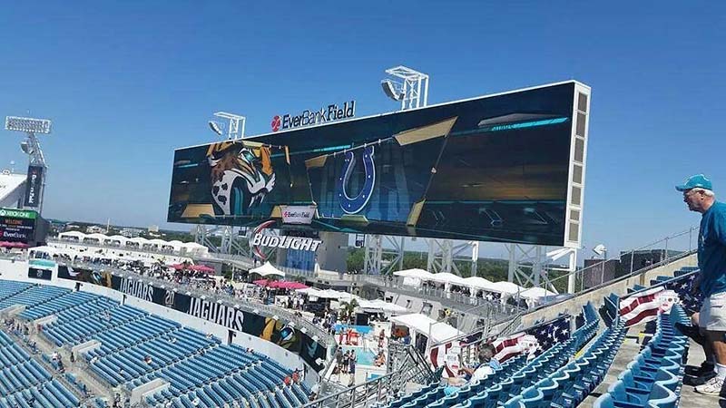 massive-jumbotron-EverBank-Stadium