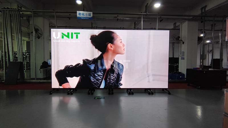 4000：1 high contrast LC60S LED poster