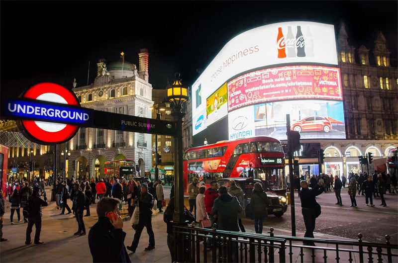LED-billboard-in-night