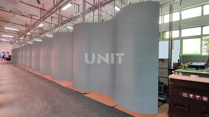 Multi-Faceted Arc LED Screens