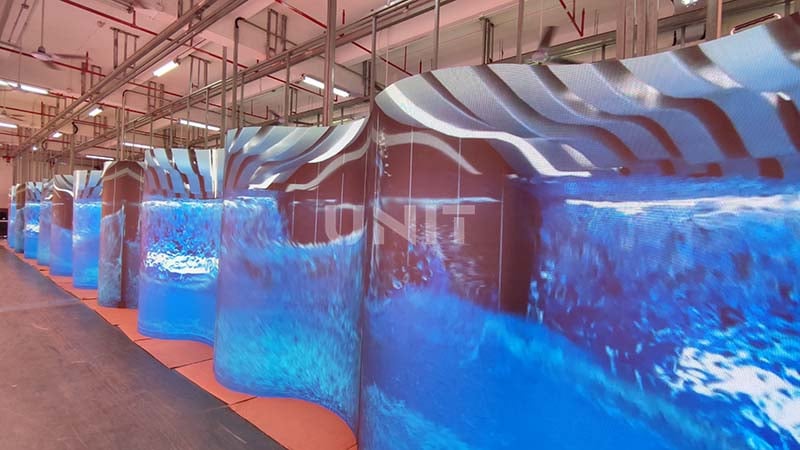 S-shape curved LED display (1)