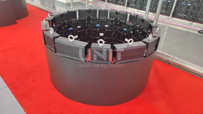 Circular Screen + Hanging Beam